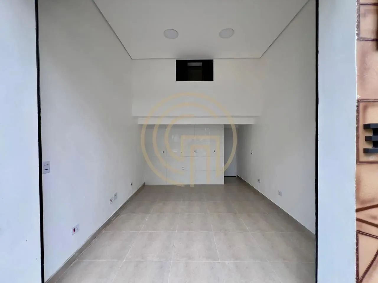 Sala comercial com mezanino  25 m², pronta para uso! - Foto 2