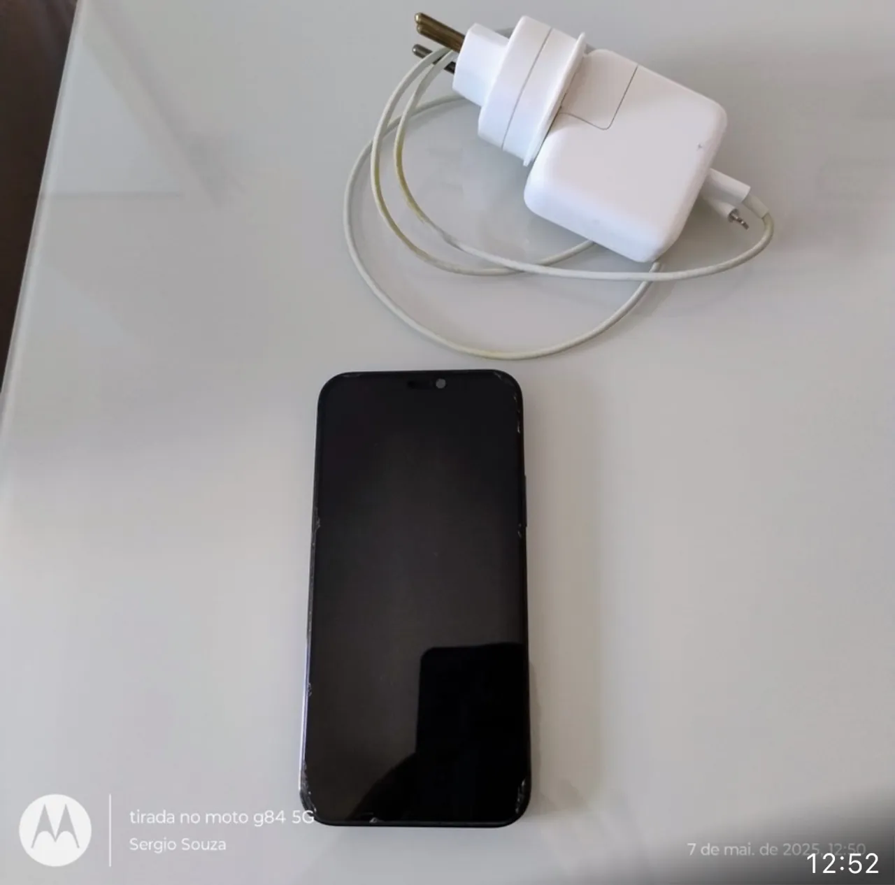 Vendo um IPhone em excelente estado de uso.