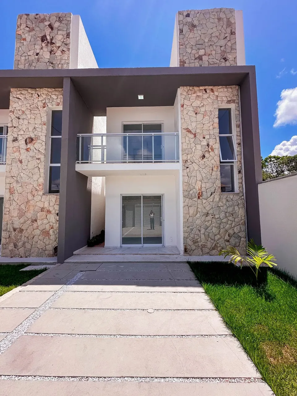 Eusebio, Lindos Duplex Com 3 Quartos Viz. Ao Quintas Do Lago; 100M Da Ce 010! Cód. NEJKFK
