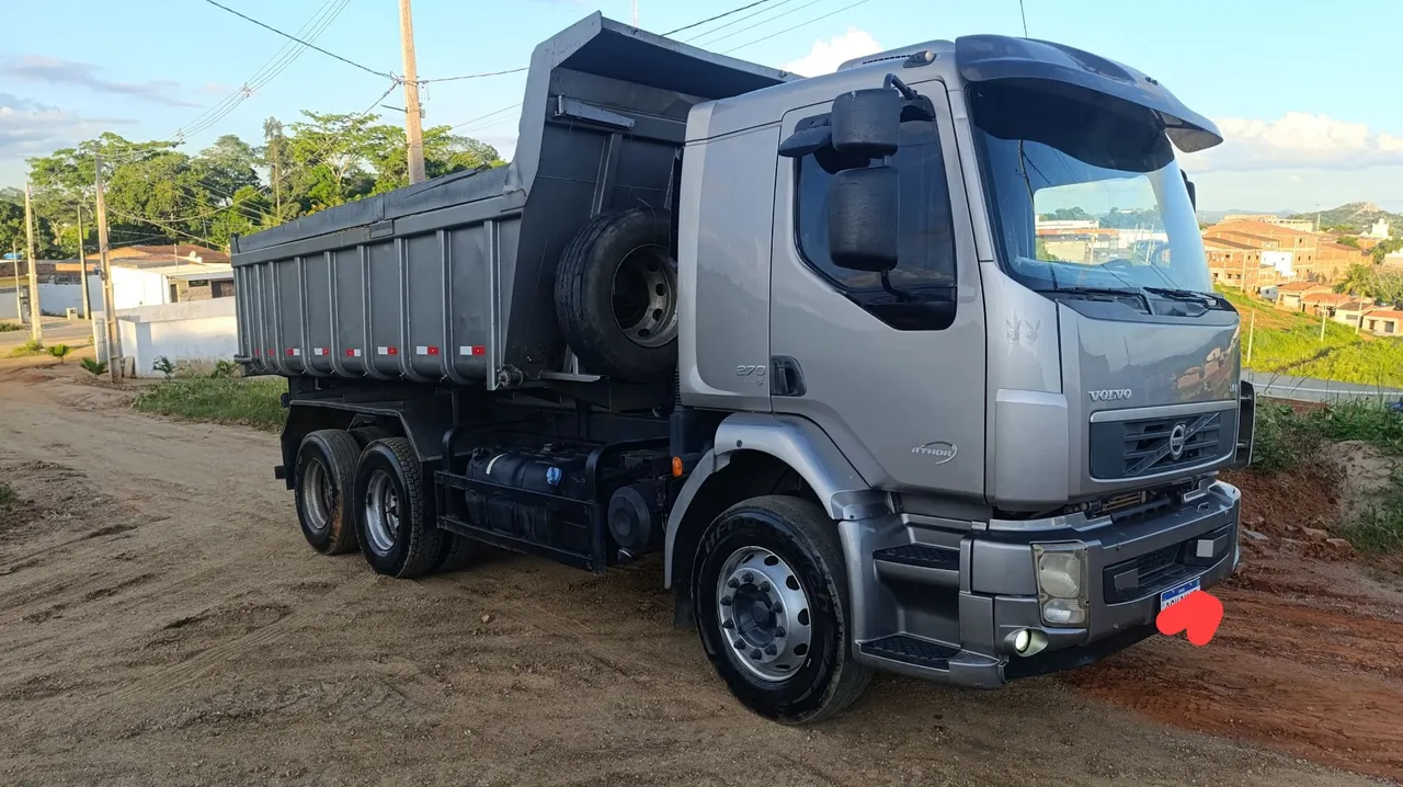 Caminhão Volvo VM270 Caçamba Ano2013
