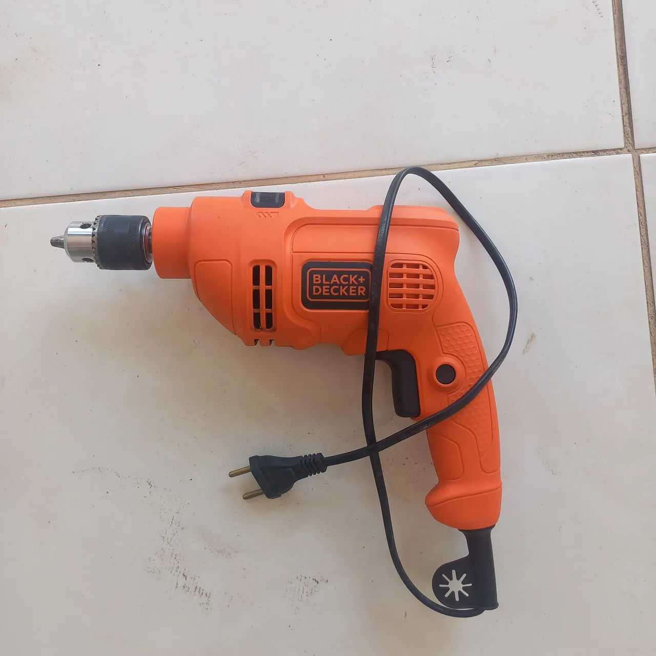 Furadeira e Parafusadeira Black+Decker