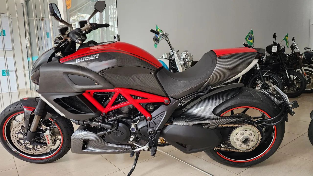 Ducati Diavel Carbon 2013/2013 - Foto 11