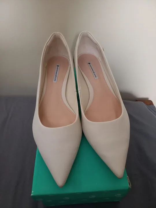 Scarpin Off White Salto Baixo Tam 38
