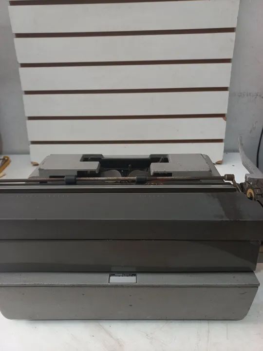  ANTIGA Máquina de escrever Olivetti Linea 98 - Foto 4