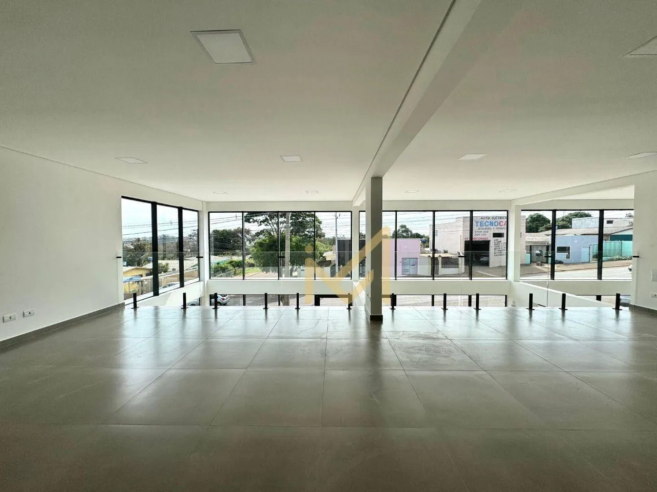 SALA PARA ALUGAR - Rua Gandhi com 160m² por R$ 7.000,00 + Custos