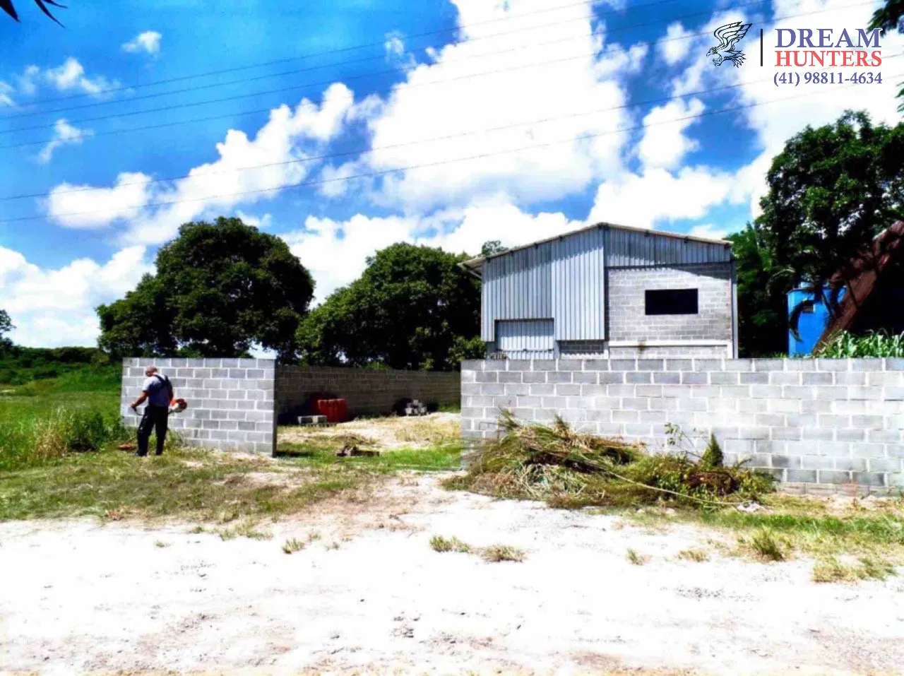 Galpão/barracão com 175m² de área construída com terreno de 525m²