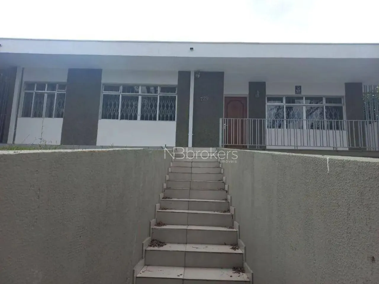 RESIDÊNCIA VERSÁTIL A 1 QUADRA DA AV. DAS TORRES!