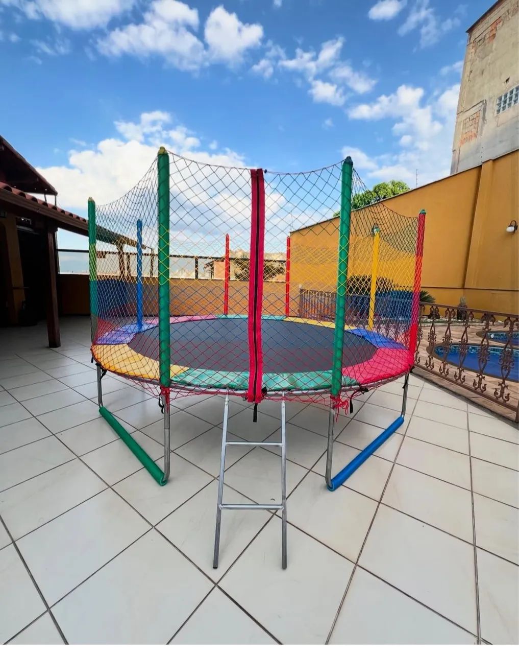 Alugo Pula pula  piscina de bolinhas e cavalinhos