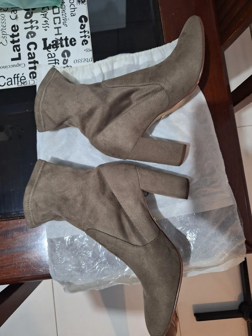 Bota Feminina Cano Curto - Bege