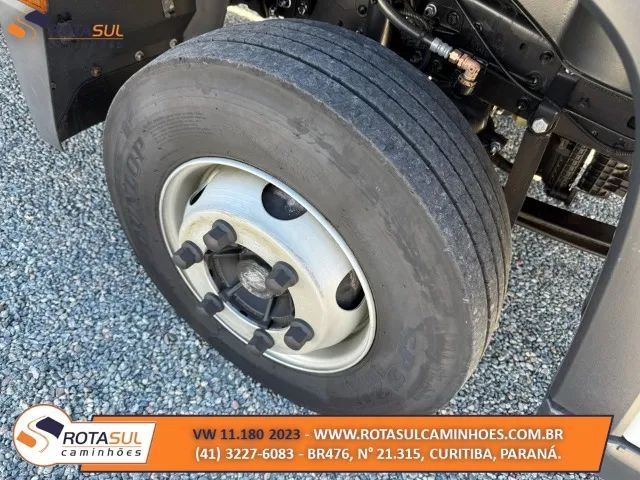 VW 11.180 2023 Baú 6,50m - Foto 12