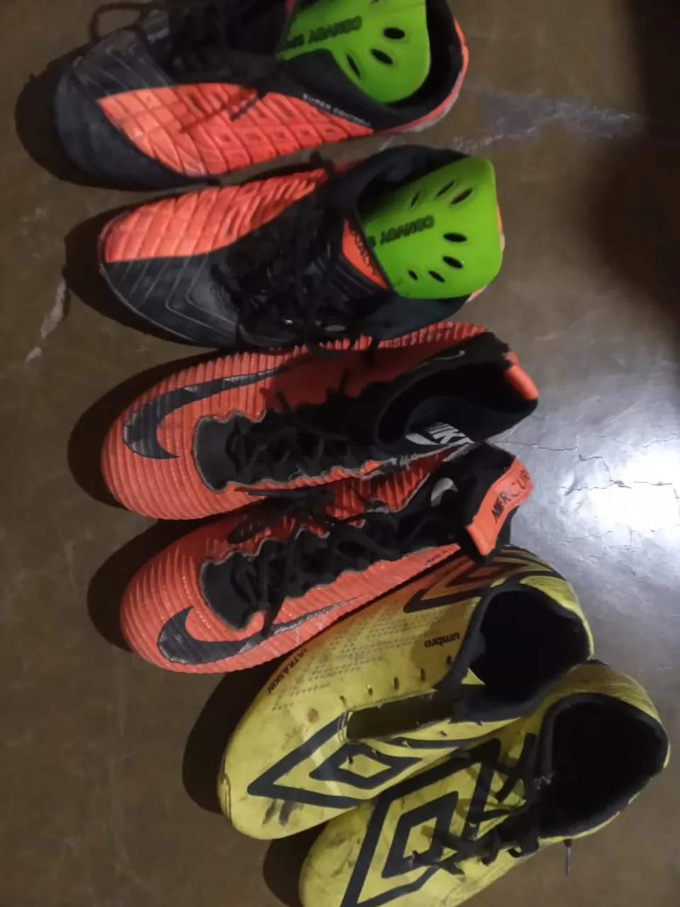 Chuteiras Nike e Umbro
