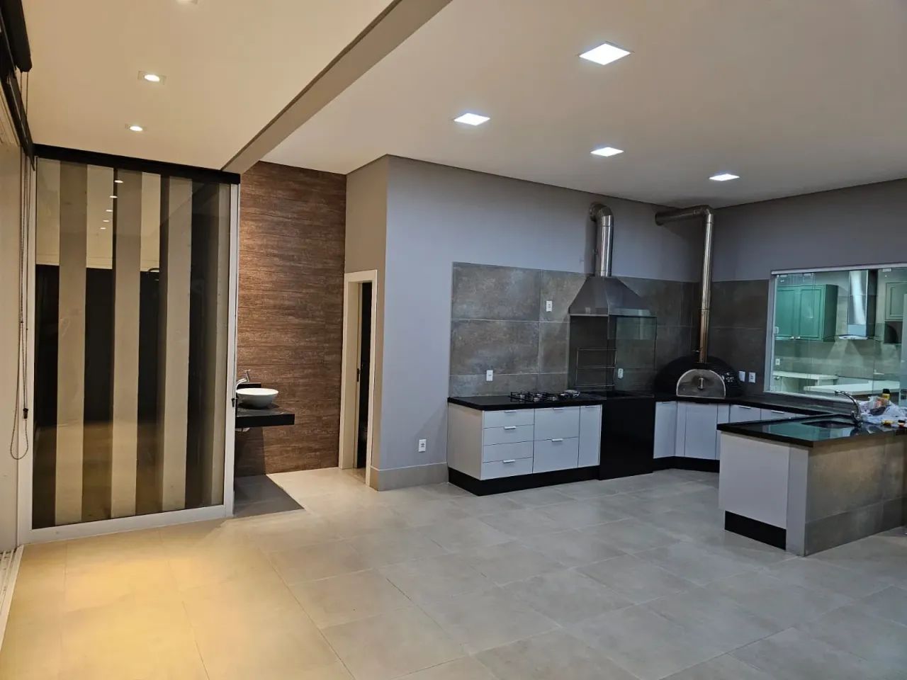 Condomínio Florais dos Lagos. AT 500m². AC de 280m. 4 suites + lavabo e wc piscina. - Foto 3