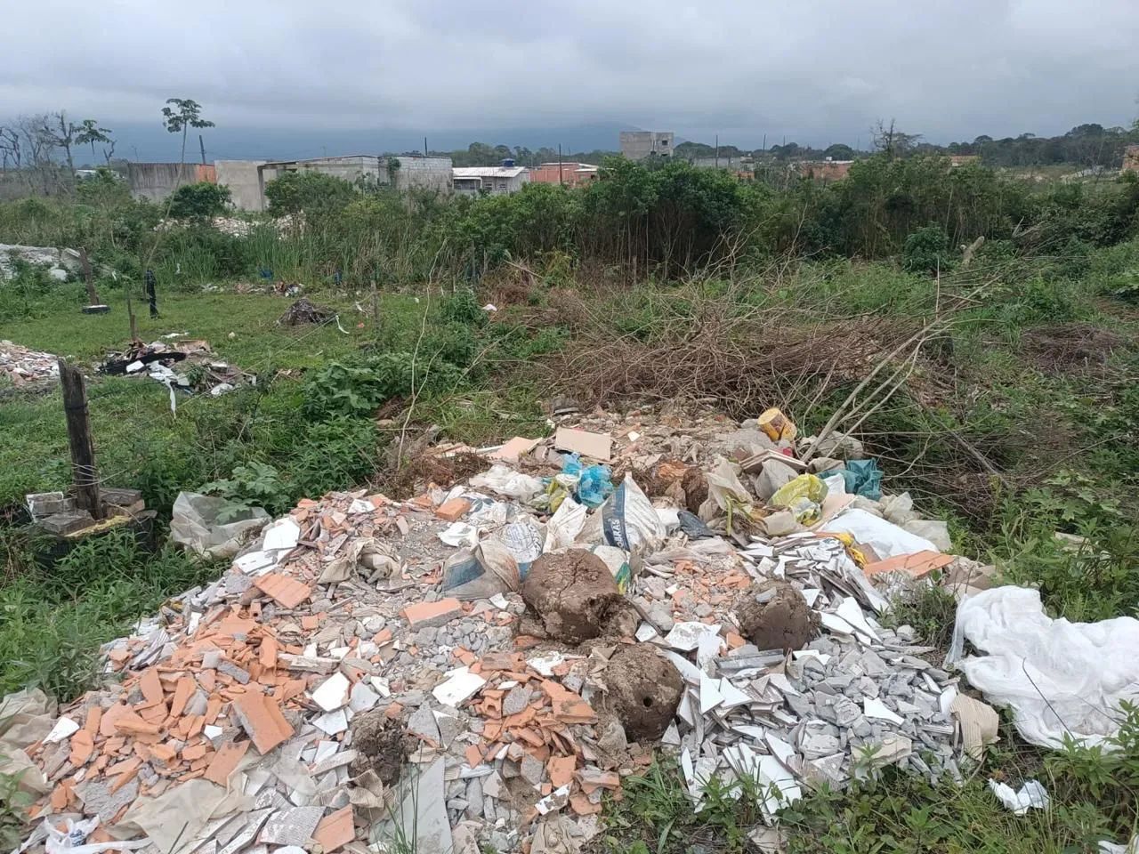 Terreno 5x25, proximo ao mercado atalaia no quarentenario 