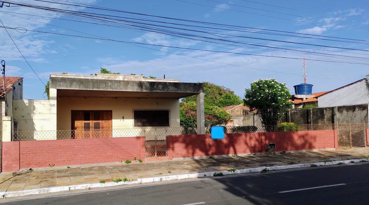 Casa em Parnaíba, com 1000m² de terreno, 04 quarto, excelente localização  em avenida  !