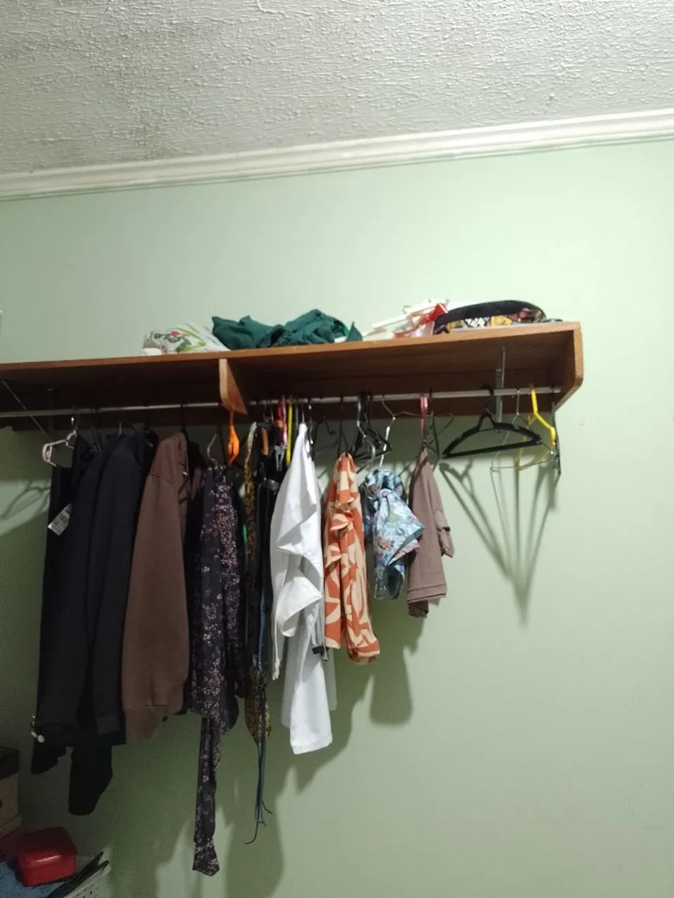 Arara de Roupa de madeira