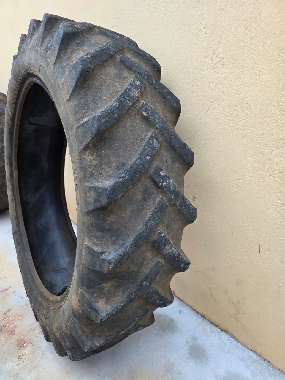 Pneu trator                                                                        