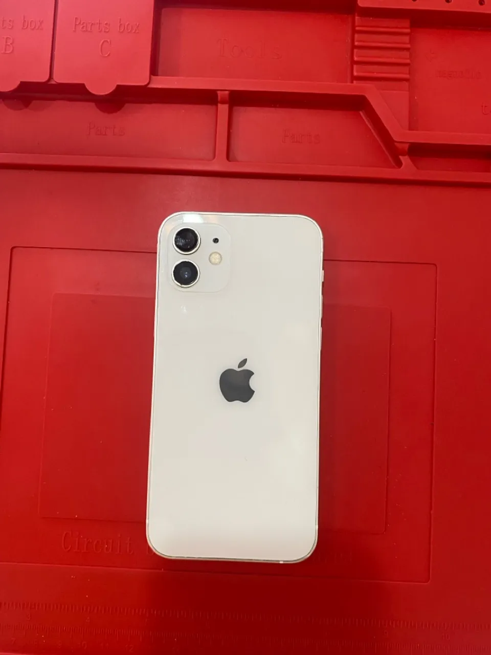 iPhone 12 Branco - Câmera Dupla e Design Elegante