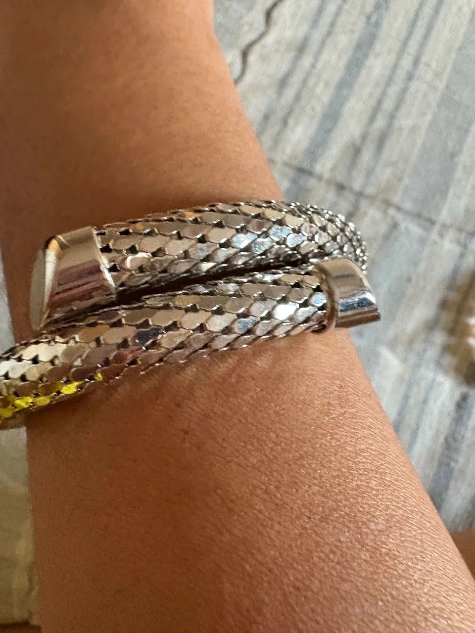Bracelete estiloso prateado - Foto 2