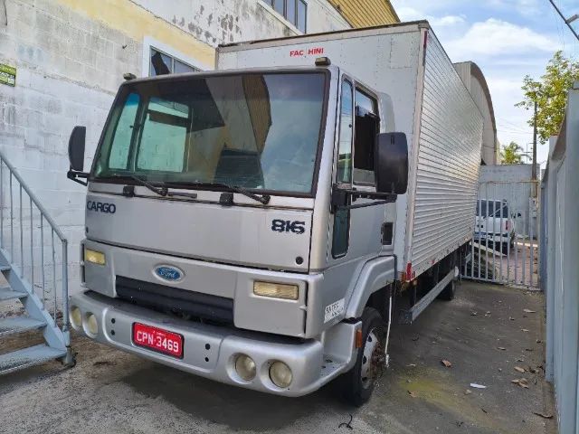 Ford Cargo 816 2013  bau 5,5 prata segundo dono 
