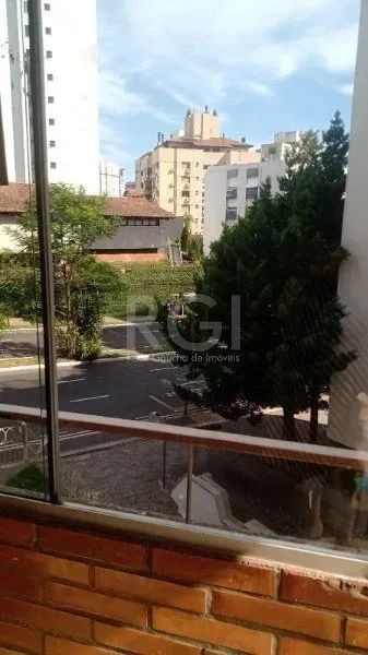 Ótimo apartamento com living, 2 ambientes mais sala de jantar separada. Dormitórios e livi - Foto 2