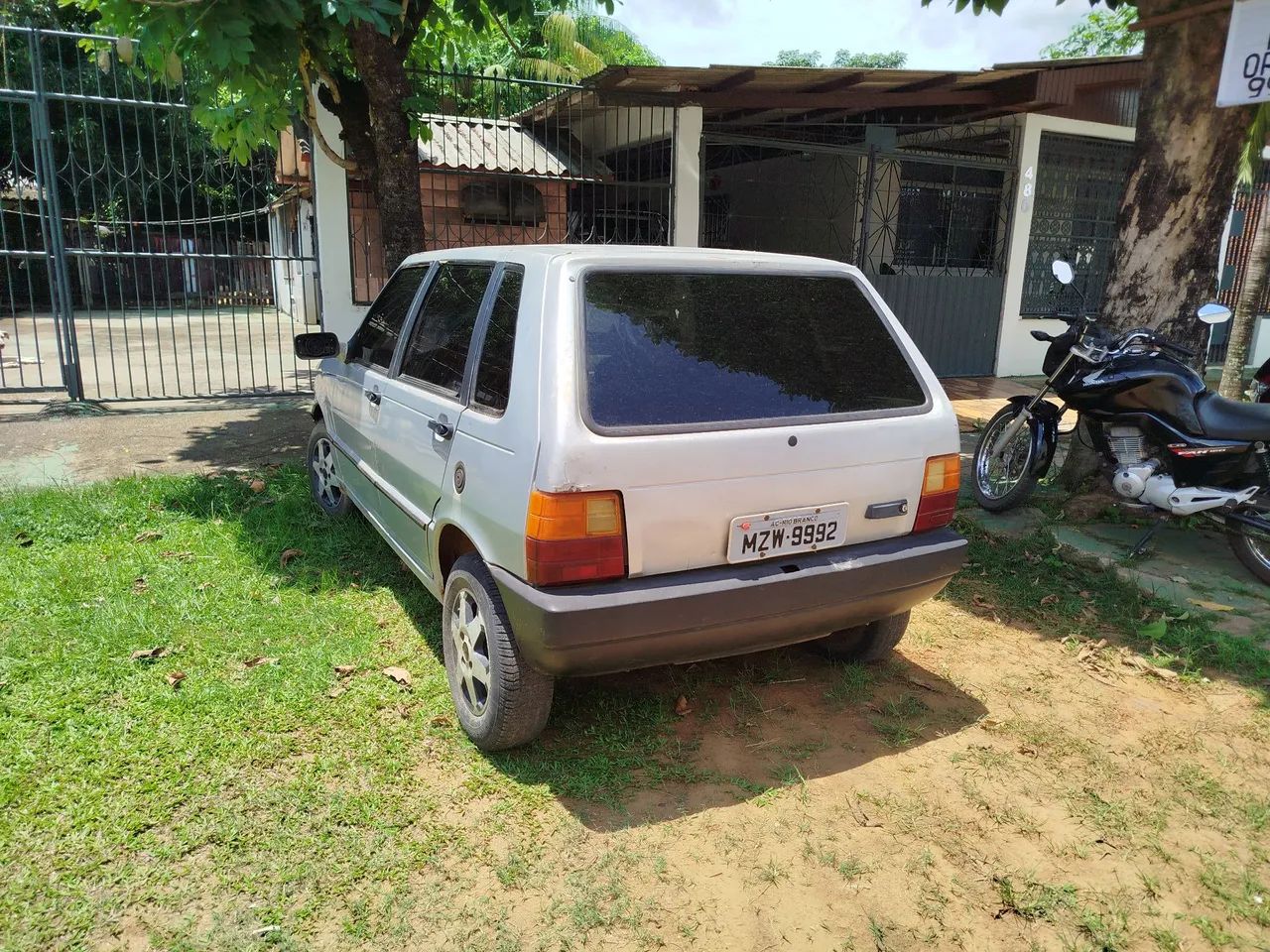 Vende-se Uno Mille 2004,  zero de motor 