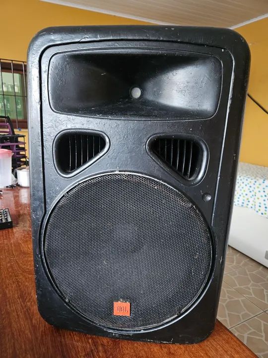 Caixa ativa JBL EON Power15 - raridade
