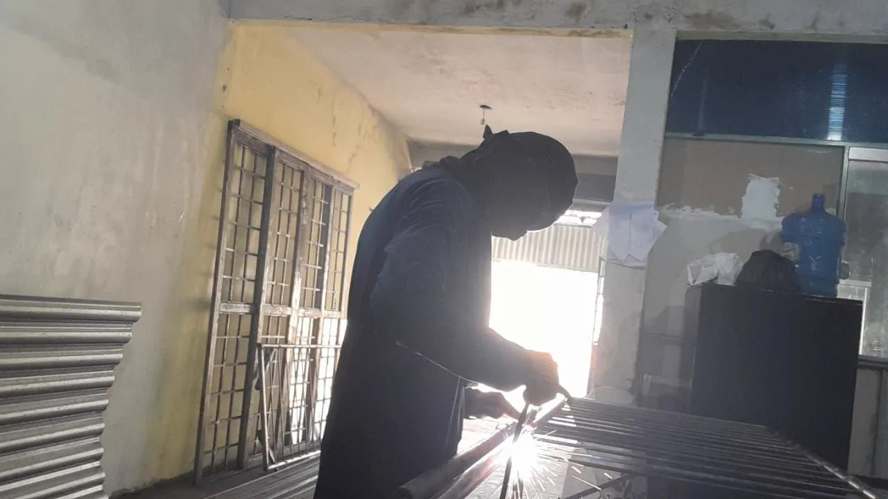 Serralheiro / conserto e reforma em portas de enrolar - Foto 3