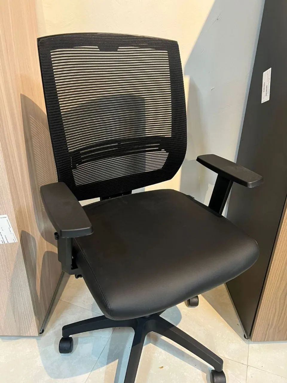 Cadeira de Escritório diretor com Rodinhas - Foto 3