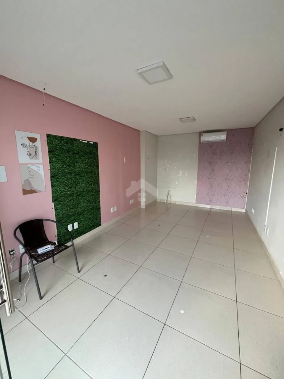 Galeria para aluguel possui 25 metros quadrados em Luzia - Aracaju - SE