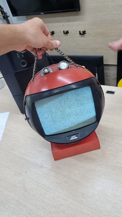 TV JVC Videosphere e Sony TV-511UW