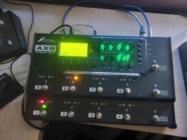 Fractal AX8 - A Melhor Pedaleira de Guitarra - Instrumentos