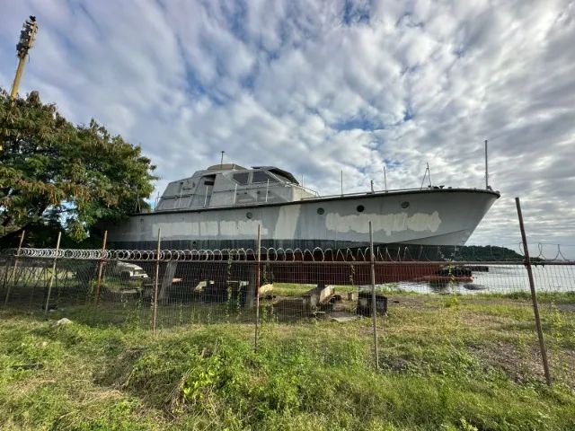 lancha 60 pes aceito troca