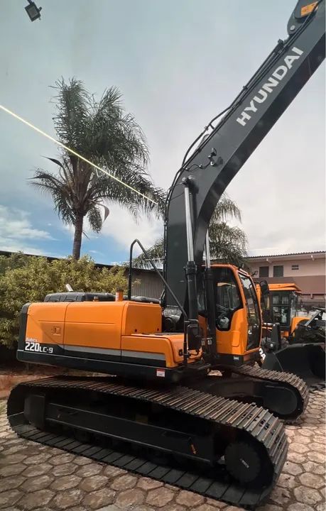 ESCAVADEIRA ano2025 HYUNDAI R220 ANO 2025 - Foto 4