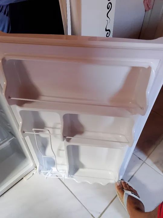 Vendo frigobar novo marca Midea   - Foto 3