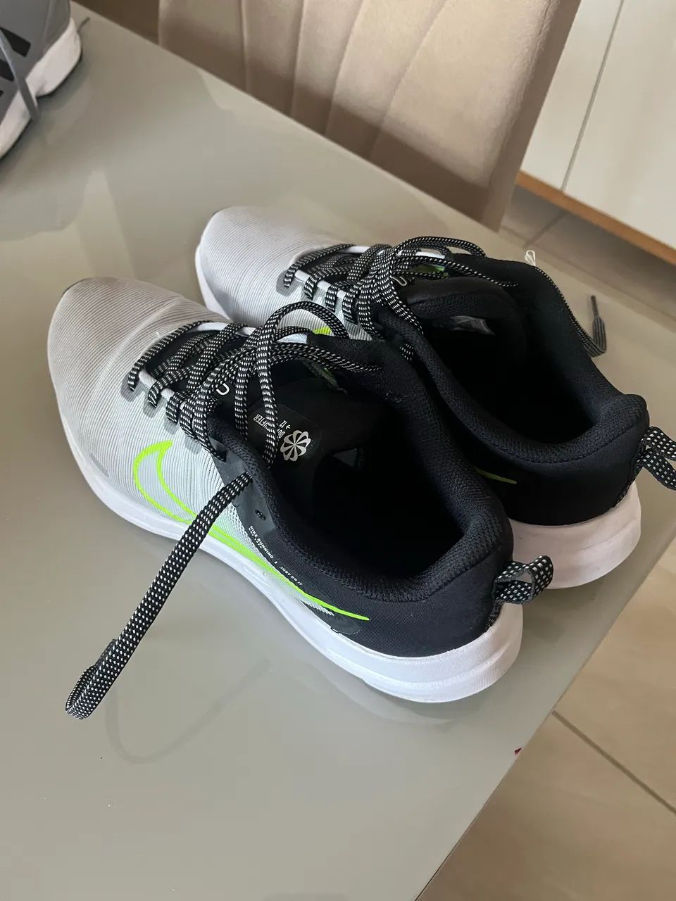 TênisNike Downshifter 12 e Adidas ZX Flux - Calçados Esportivos