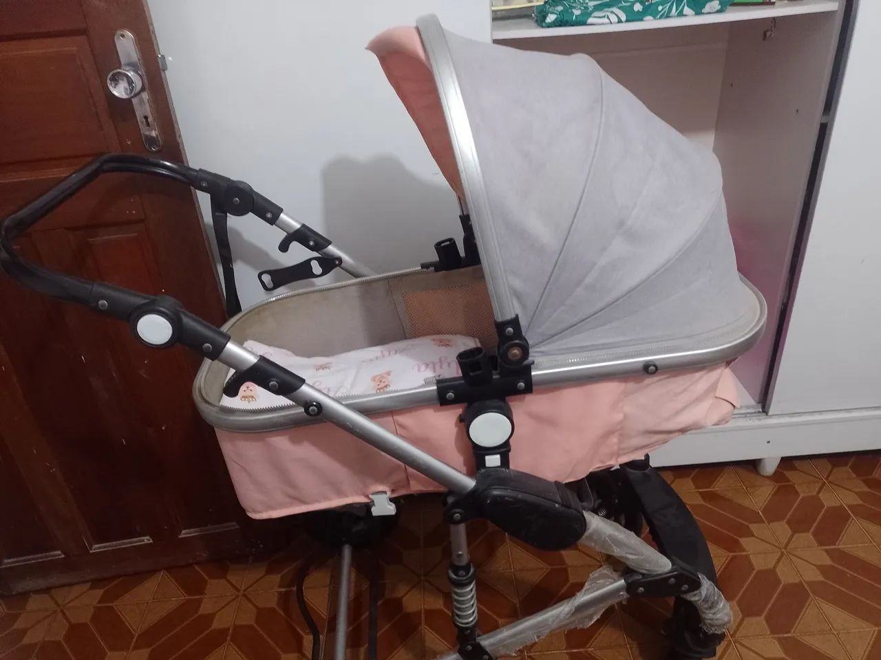 Vendo lindo berço, carrinho e bebe conforto - Foto 6