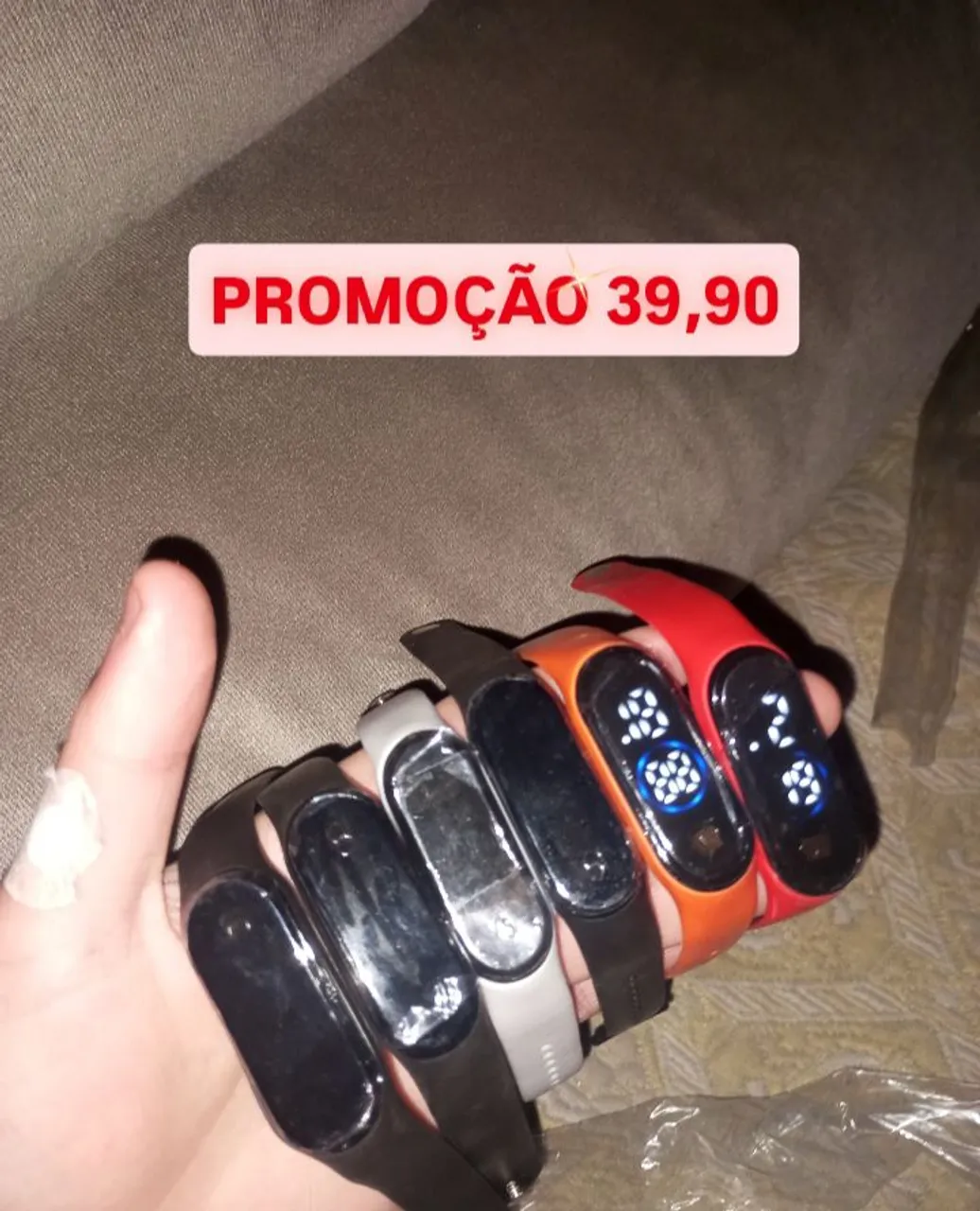 Vendo relógio digital, led