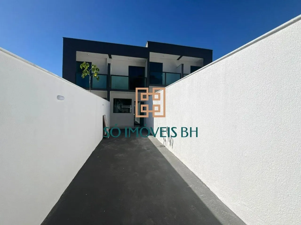 Casa com 2 quartos e 3 banheiros à Venda no bairro Candelária