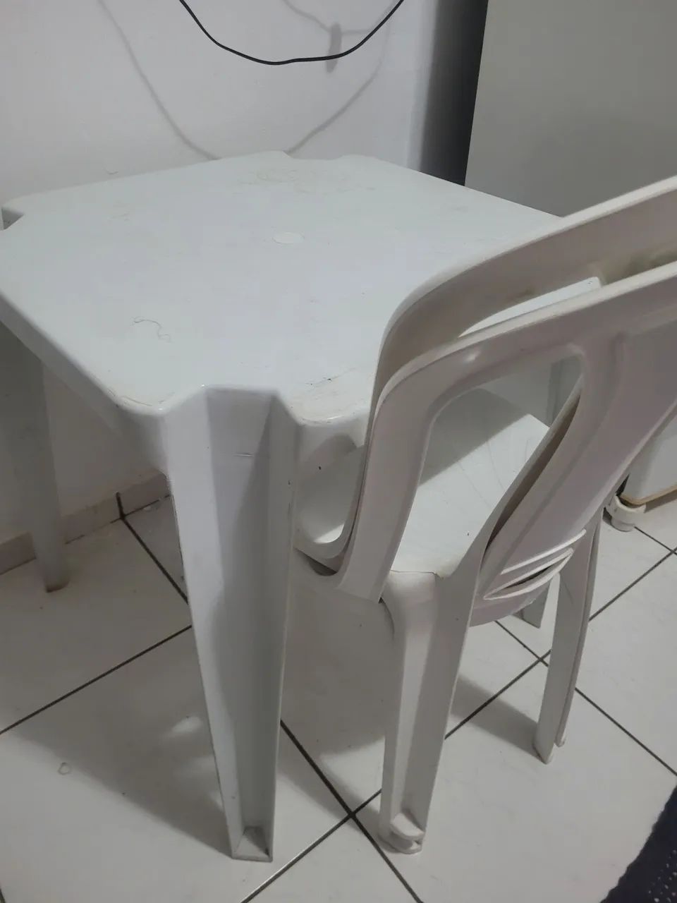 MESA DE PLASTICO E 2 CADEIRAS 64374836962689121