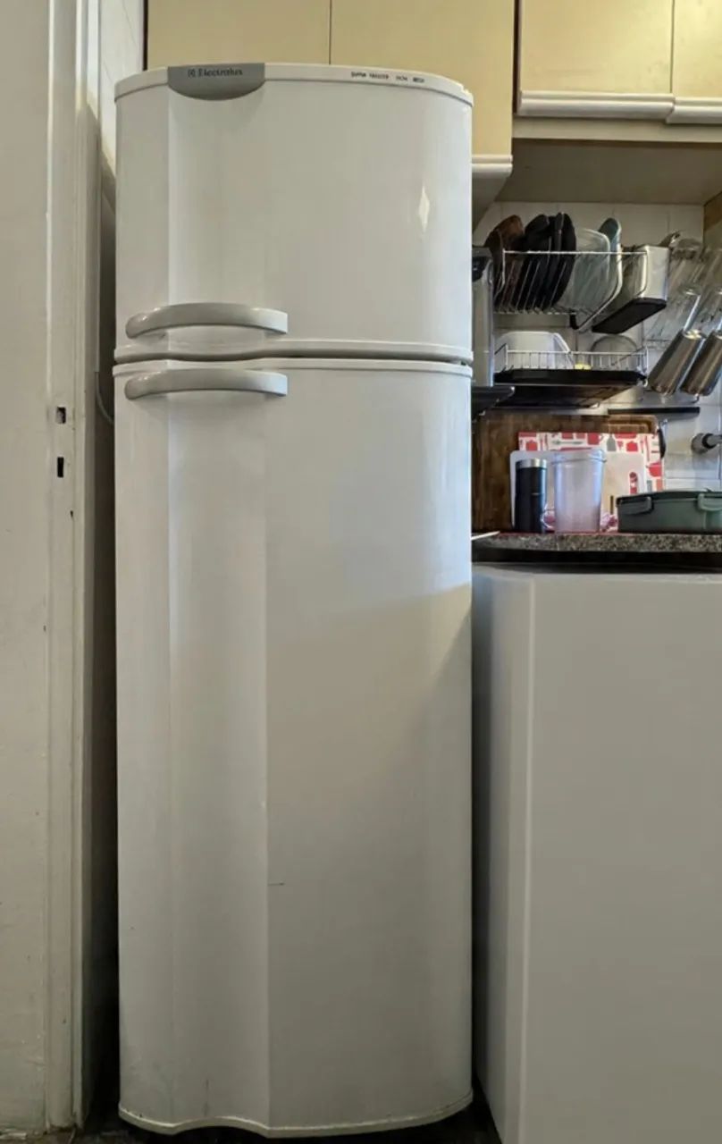 Geladeira Electrolux DC34 branca com freezer 260l - Foto 2