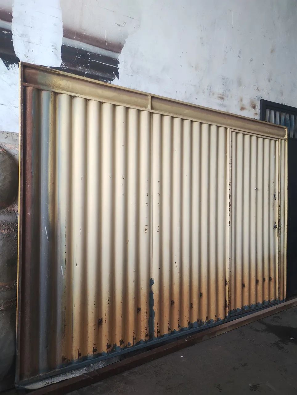 Vende se portão usado 64840842111747120