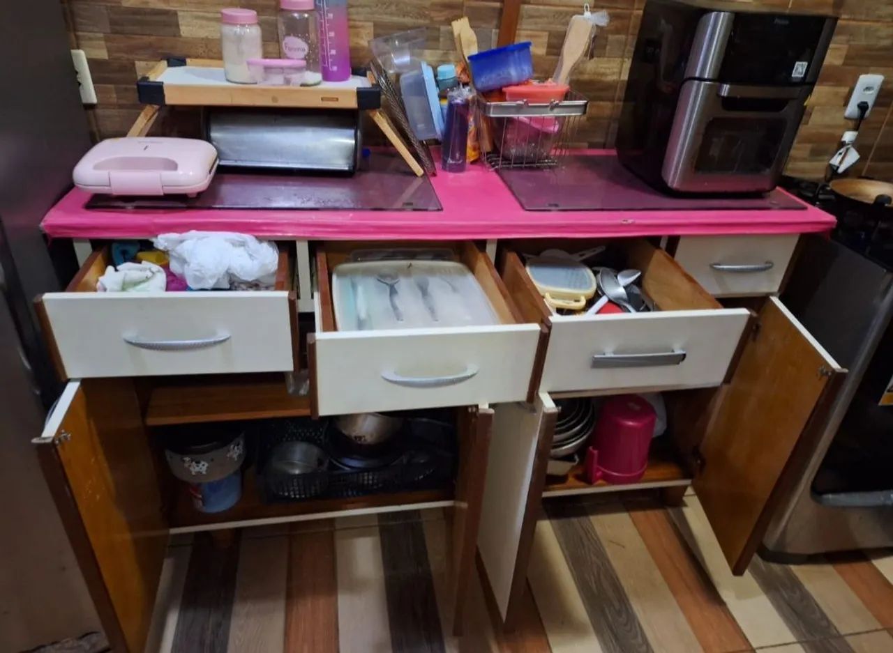 Armario de Madeira.64842117599874124