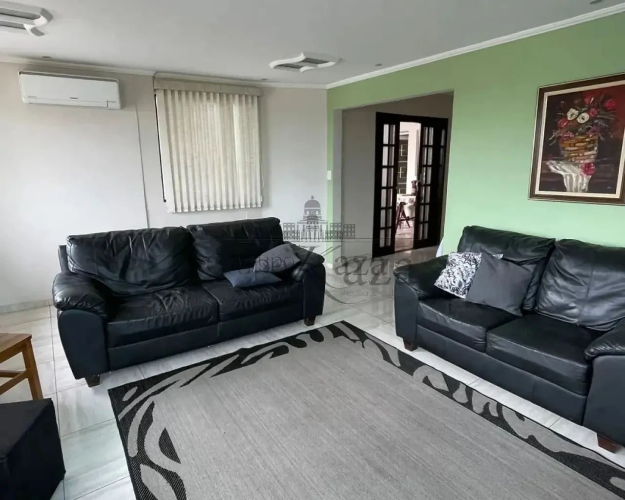 Casa Sobrado - Centro - Jacareí - 3 Dormitórios - 167m².