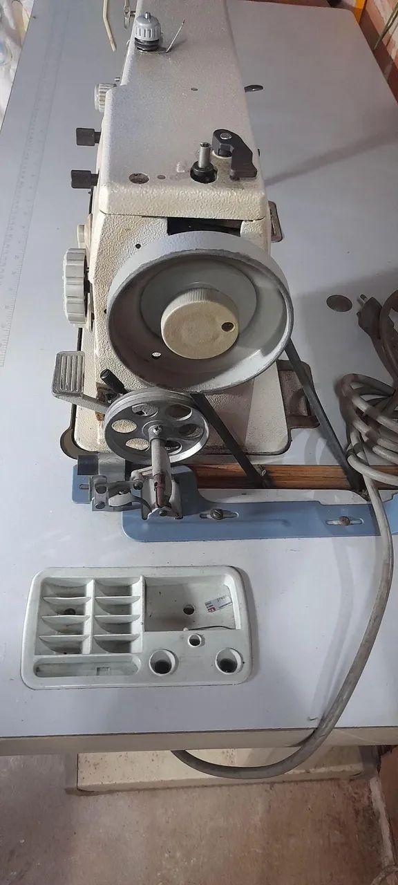 Vende-se máquina de costura. $1500 aceitamos proposta! - Foto 3