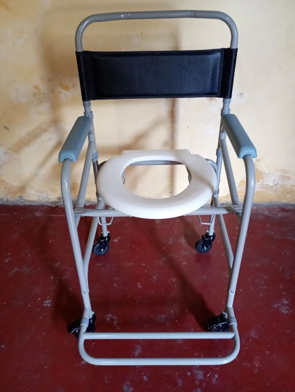 Cadeira de Rodas Para Banho Dellamed 