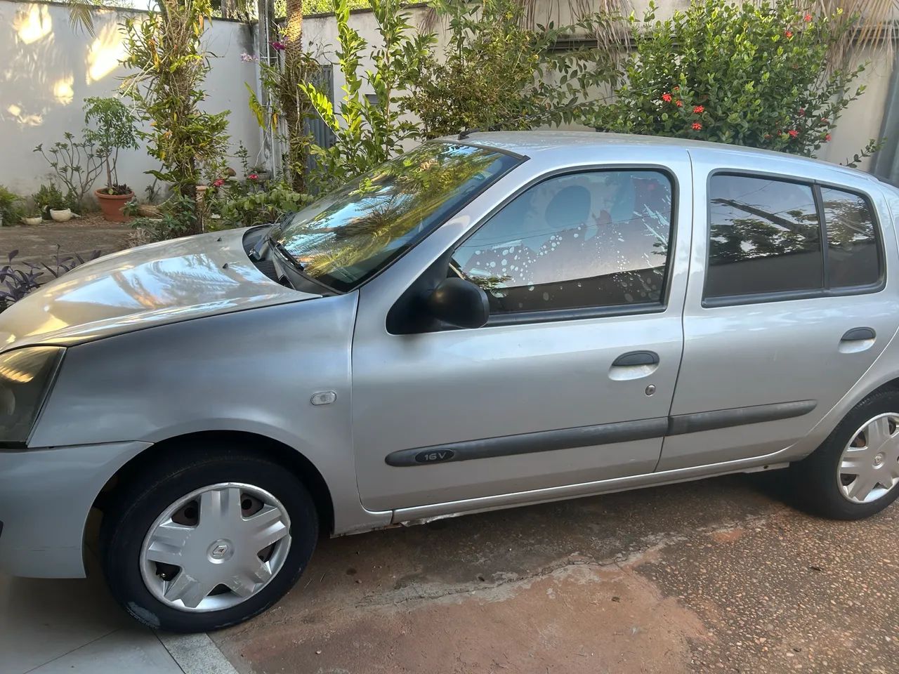 Renault Clio Hi-flex 1.0 16V 5P 2011
