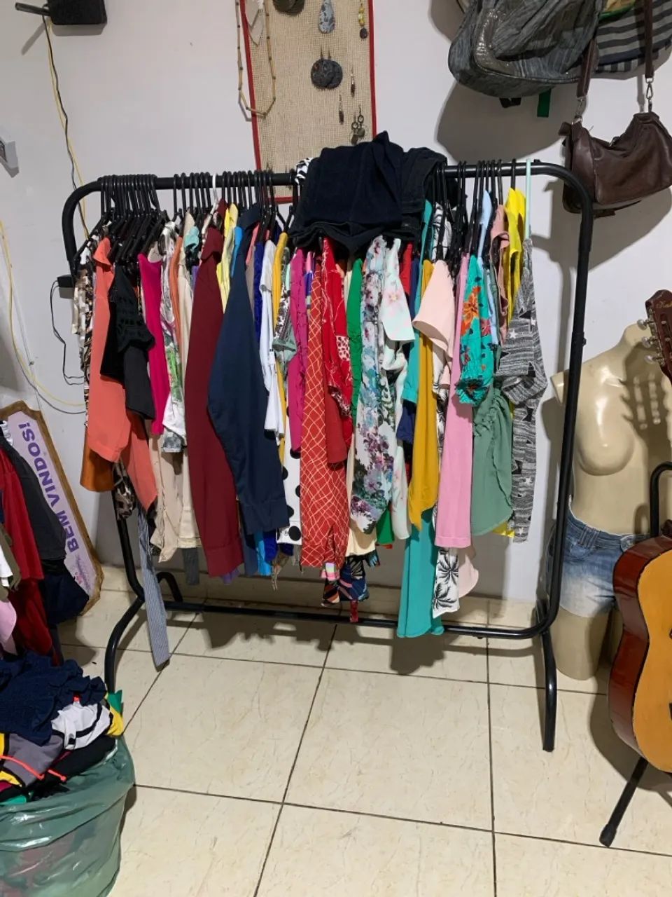 ROUPAS DE BRCHÓ 5 REAIS CADA PEÇA  - Foto 3