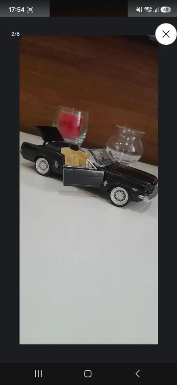 Vendo 2 .miniaturas carros antigos em ferro - Foto 2