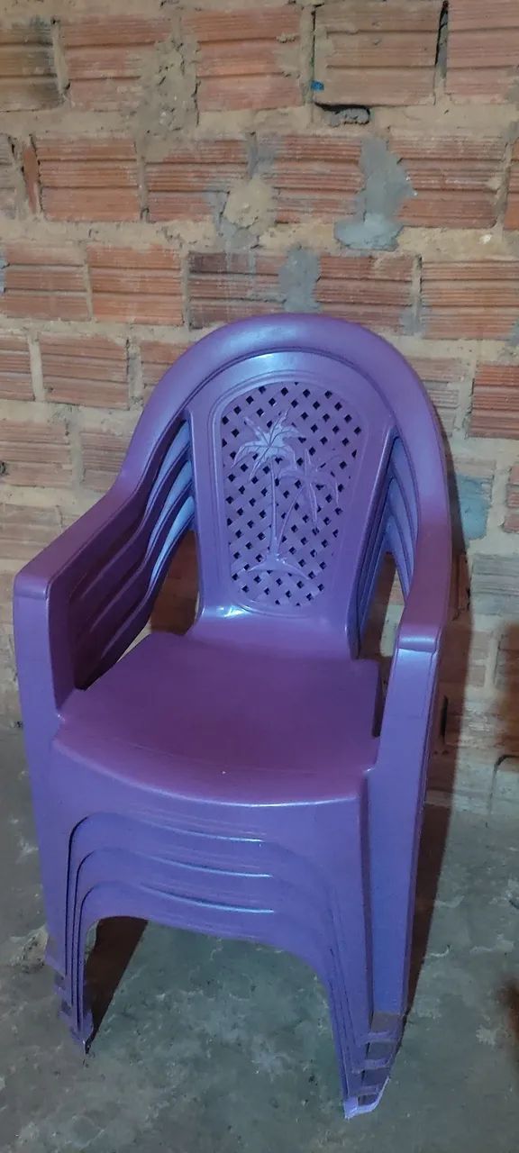 VENDO CONJUNTO COM 4 CADEIRAS 