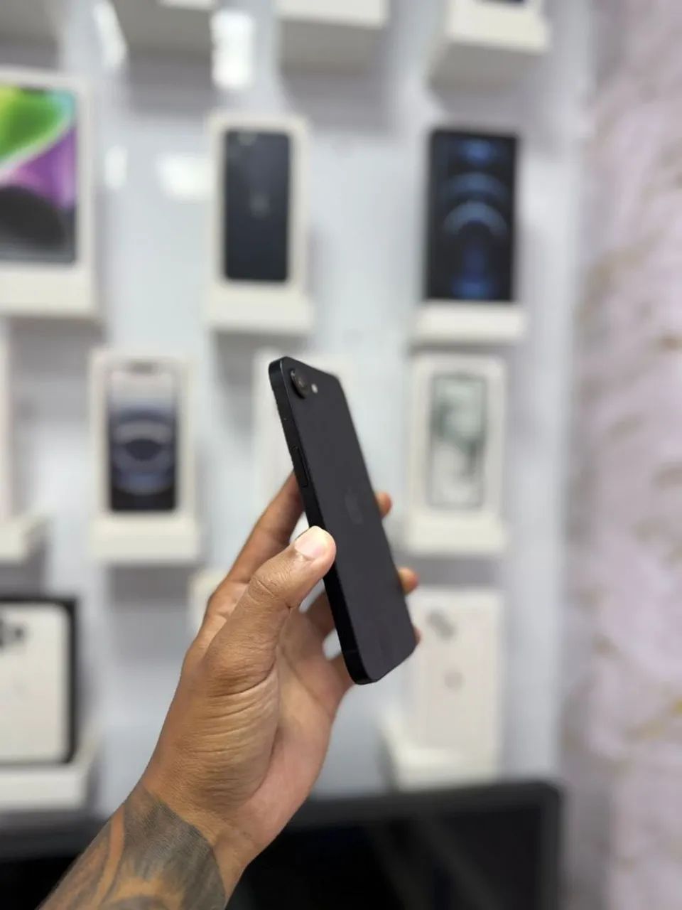 IPHONE 16e 256GB<br>GARANTIA APPLE<br>R$ 3.499,00 - Foto 3